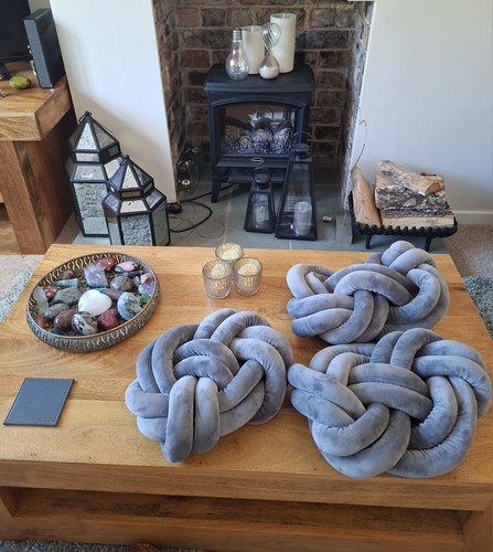 Soft knotted cushions - 3,
